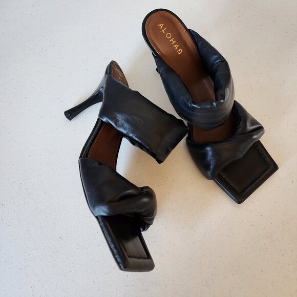 Alohas Sandals "LIKE NEW" - Picture 9 of 16